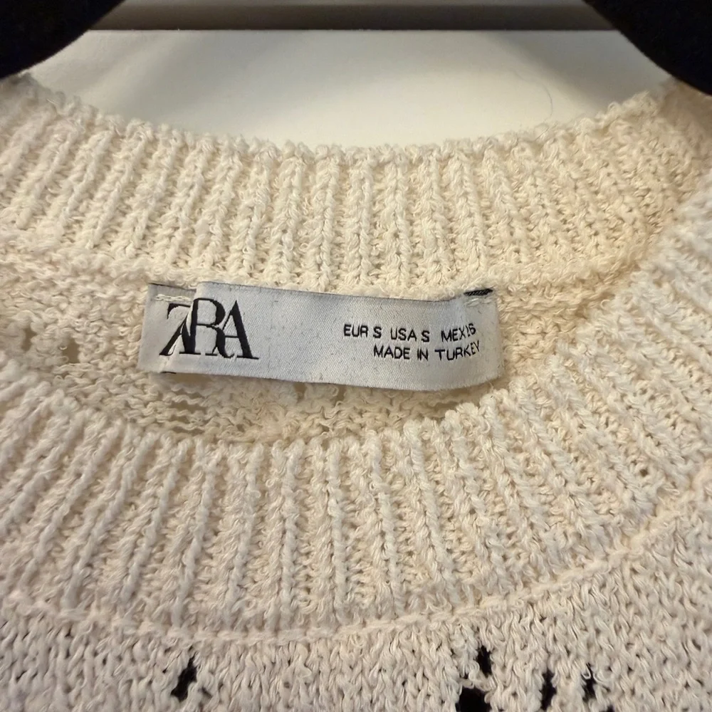 Zara Off-White Knit Sweater - Picture 2 of 2